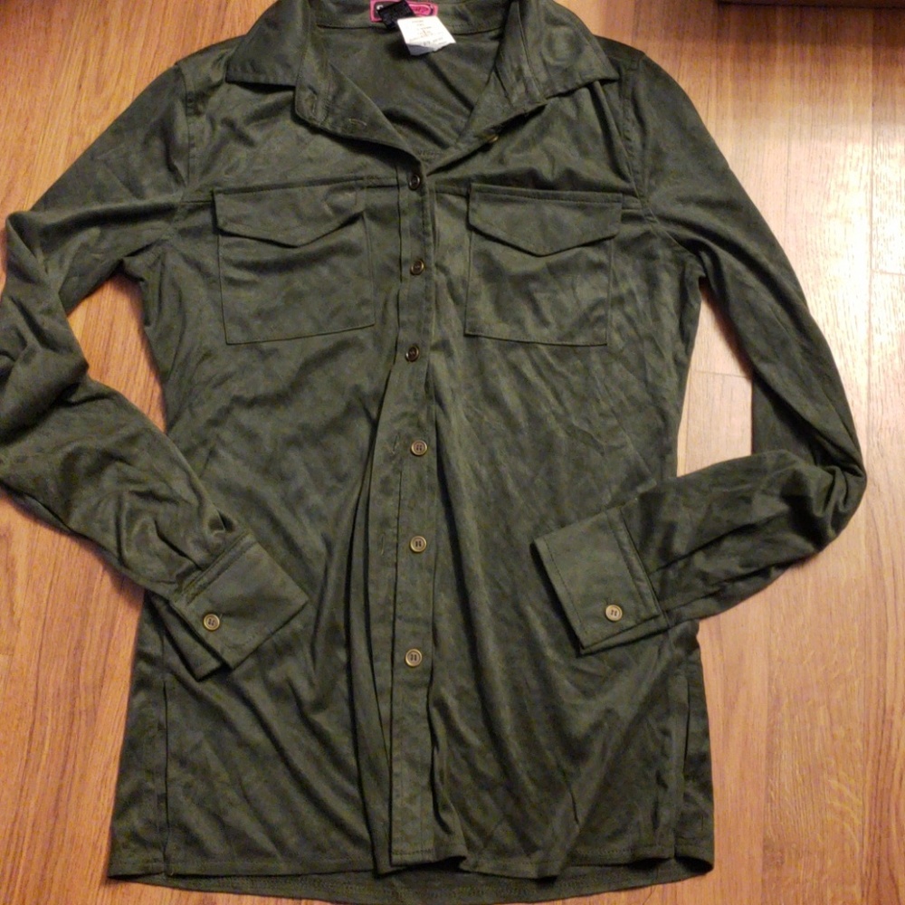 Juniors small medium button up top